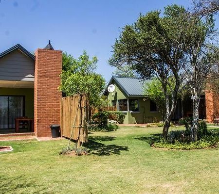 Chameleon Bush Lodge Hammanskraal Extérieur photo