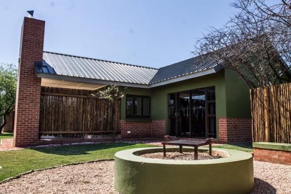 Chameleon Bush Lodge Hammanskraal Extérieur photo