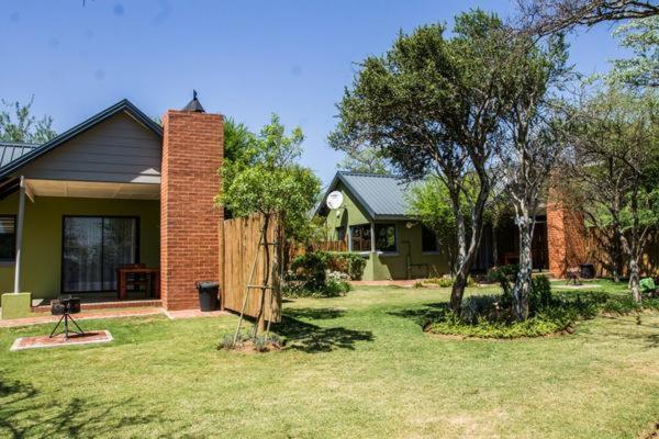 Chameleon Bush Lodge Hammanskraal Extérieur photo