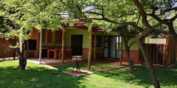 Chameleon Bush Lodge Hammanskraal Extérieur photo